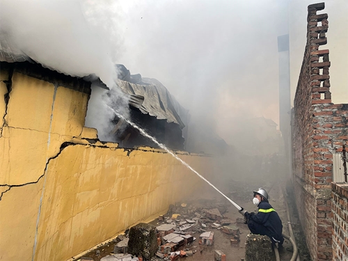 Cháy ở Hà Nội: Cháy xưởng rộng 900m2 tại huyện Đan Phượng

