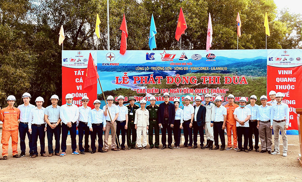  Khoét núi, ngăn sông tìm dòng 