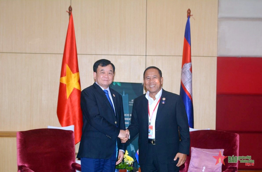 Đoàn đại biểu cấp cao Bộ Quốc phòng Việt Nam dự Hội nghị ADSOM và ADSOM + tại Campuchia