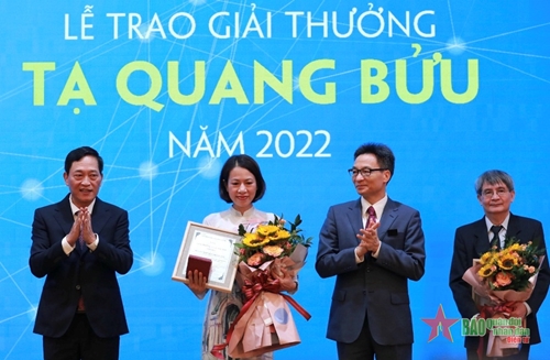 Trao Giải thưởng Tạ Quang Bửu năm 2022 cho 2 nhà khoa học