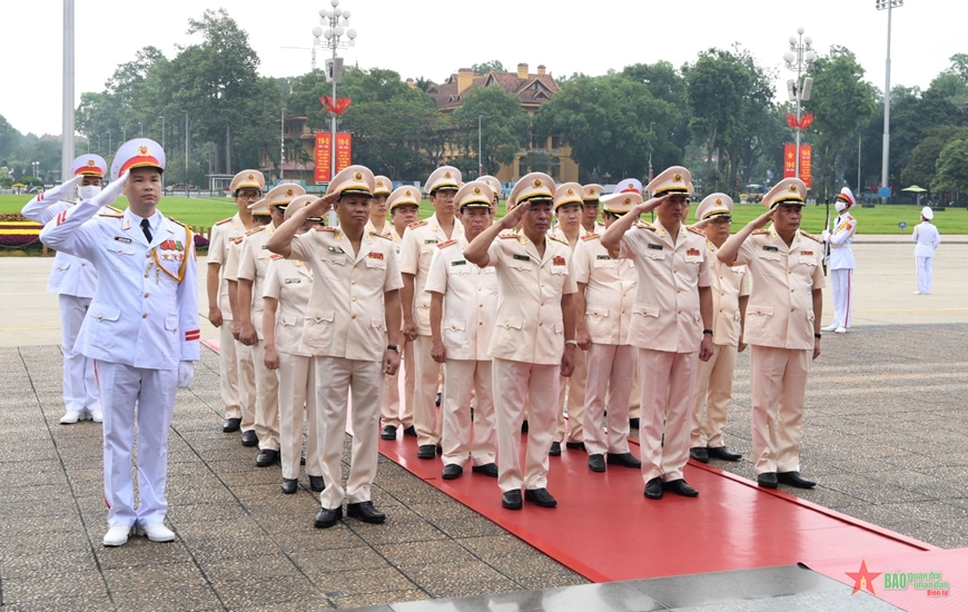 Lãnh đạo Đảng, Nhà nước, Quân đội vào Lăng viếng Chủ tịch Hồ Chí Minh