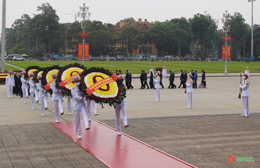 Lãnh đạo Đảng, Nhà nước, Quân đội vào Lăng viếng Chủ tịch Hồ Chí Minh