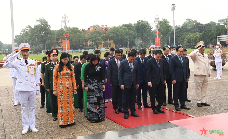 Lãnh đạo Đảng, Nhà nước, Quân đội vào Lăng viếng Chủ tịch Hồ Chí Minh