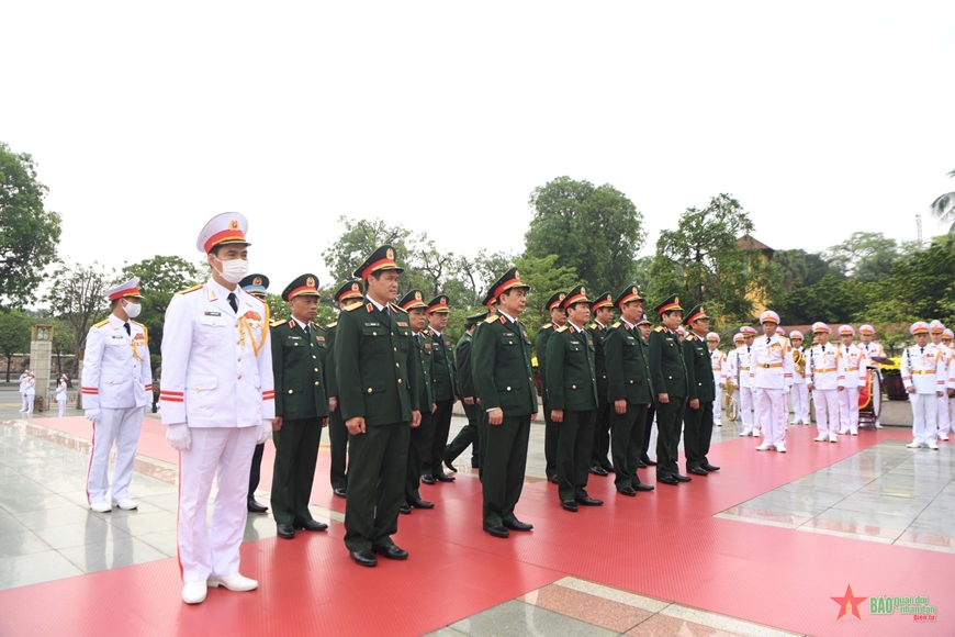 Lãnh đạo Đảng, Nhà nước, Quân đội vào Lăng viếng Chủ tịch Hồ Chí Minh