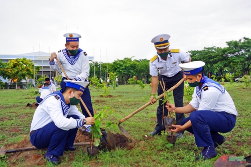 Vùng 2 Hải quân phát động “Tết trồng cây đời đời nhớ ơn Bác Hồ”
