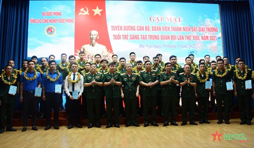 Tuyên dương cán bộ, đoàn viên đạt giải thưởng tuổi trẻ sáng tạo trong quân đội