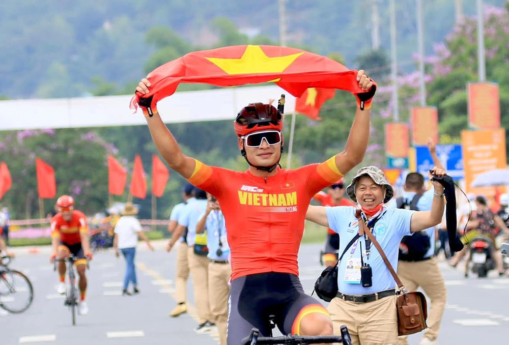 Đoàn thể thao Việt Nam: Đoàn thể thao Việt Nam đã và đang là niềm tự hào của cả quốc gia với những thành tích xuất sắc tại các giải đấu quốc tế. Cùng xem lại những khoảnh khắc đầy cảm xúc của đoàn thể thao Việt Nam trên đấu trường quốc tế!
