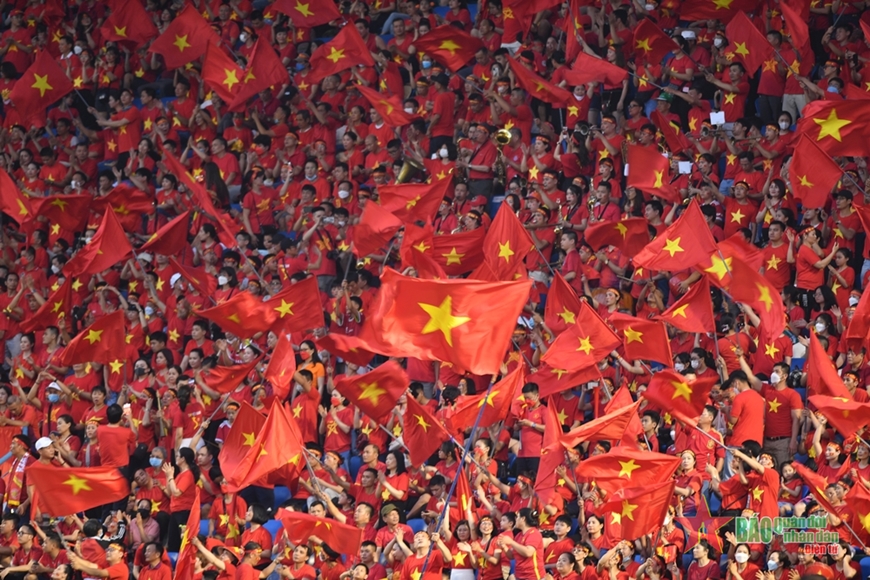 Lần đầu tiên trong lịch sử, họ đã giành được cup đầy tự hào với màu sắc cờ đỏ sao vàng bao phủ trên tất cả các khán đài.