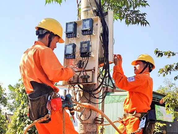 Điện "nóng," cần cái đầu "lạnh" để tìm ra căn nguyên thiếu điện!