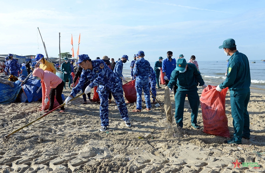 Vùng Cảnh sát biển 3 thực hiện chương trình “Cảnh sát biển đồng hành với ngư dân”
