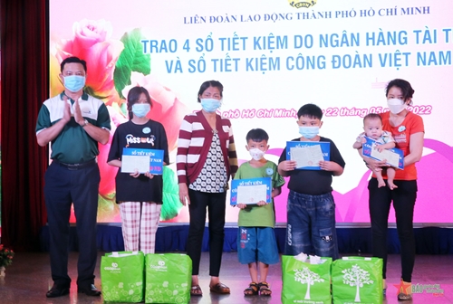 Trao “Sổ tiết kiệm công đoàn Việt Nam” tặng trẻ em bị ảnh hưởng dịch Covid-19