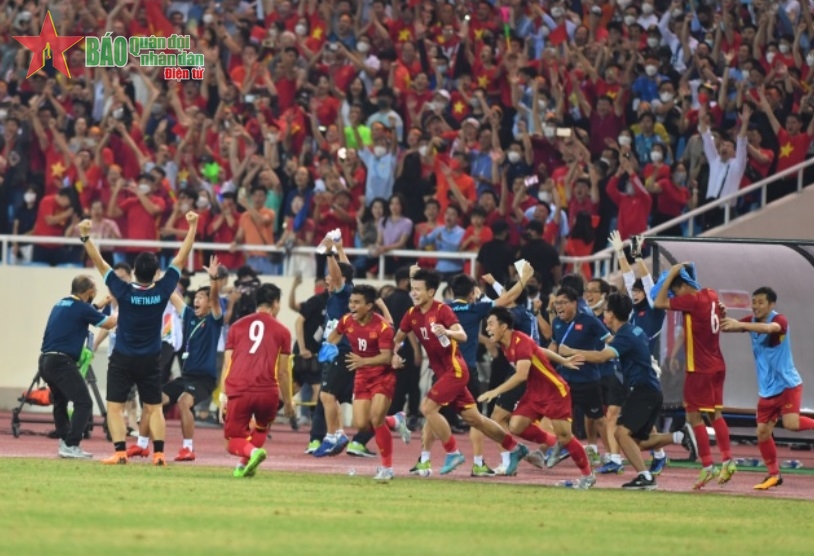 Đội tuyển U23 Việt Nam giành huy chương vàng SEA Games sau khi vượt qua U23 Thái Lan với tỷ số 1-0