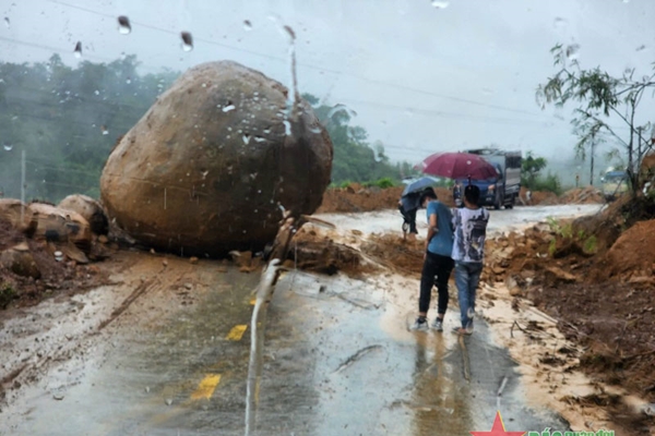 Điện Biên Nhiều tuyến đường bị sạt lở nghiêm trọng do mưa lớn