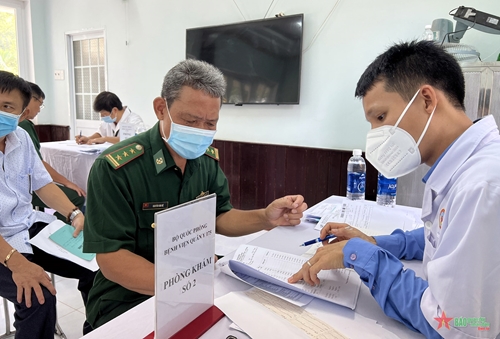 Bệnh viện Quân y 175 phối hợp khám sức khỏe cho lực lượng Bộ đội Biên phòng