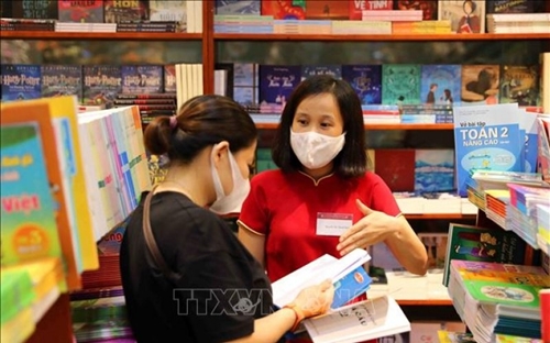 Hà Nội: Phê duyệt danh mục sách giáo khoa lớp 7, lớp 10 sử dụng từ năm học 2022 - 2023