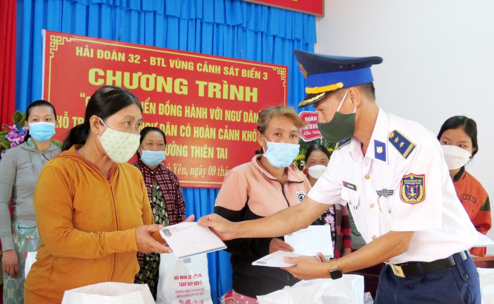 Giúp ngư dân Phú Yên chấp hành nghiêm pháp luật