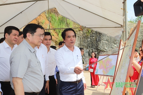 Thủ tướng Phạm Minh Chính kiểm tra dự án cao tốc Hòa Bình - Mộc Châu