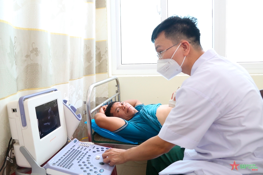 Vùng 4 Hải quân thăm, khám sức khỏe cho gần 100 ngư dân tỉnh Ninh Thuận Vùng 4 Hải quân thăm, khám sức khỏe cho gần 100 ngư dân tỉnh Ninh Thuận