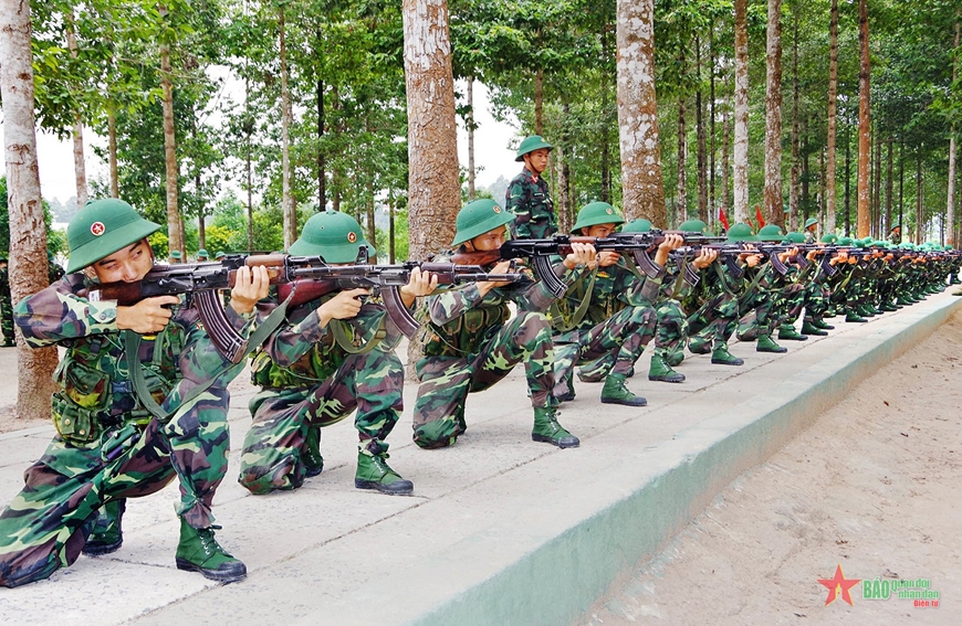 Cán bộ tận tình, chiến sĩ quyết tâm