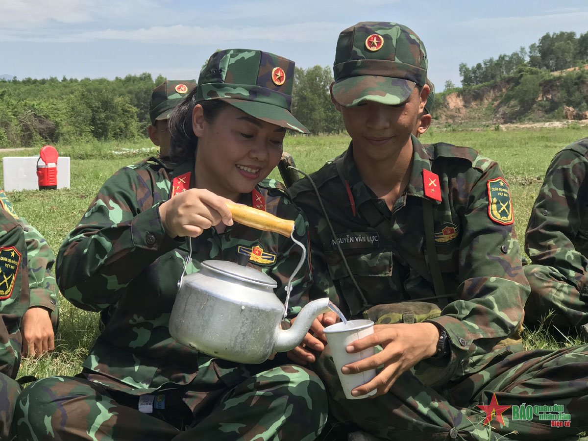 Hội Phụ nữ Bộ CHQS tỉnh Khánh Hòa tổ chức “Tiếp sức mùa huấn luyện”