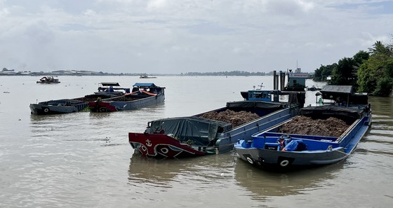 Phát hiện các phương tiện vận chuyển đất trái phép