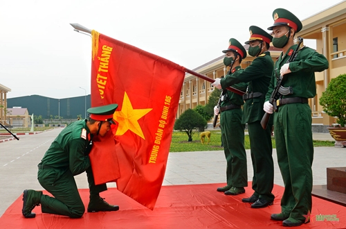 Trung đoàn 165 tổ chức lễ tuyên thệ chiến sĩ mới năm 2022
