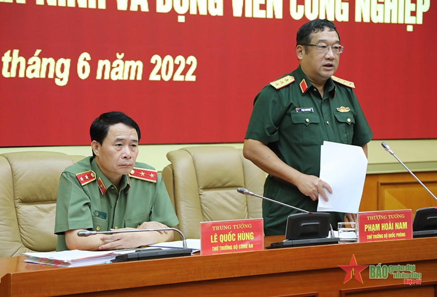 Thượng tướng Phạm Hoài Nam và Trung tướng Lê Quốc Hùng đồng chủ trì phiên họp.