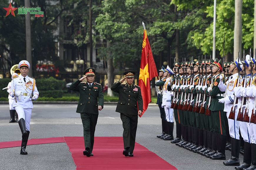 Đoàn đại biểu Quân sự cấp cao Quân đội nhân dân Lào thăm chính thức Việt Nam