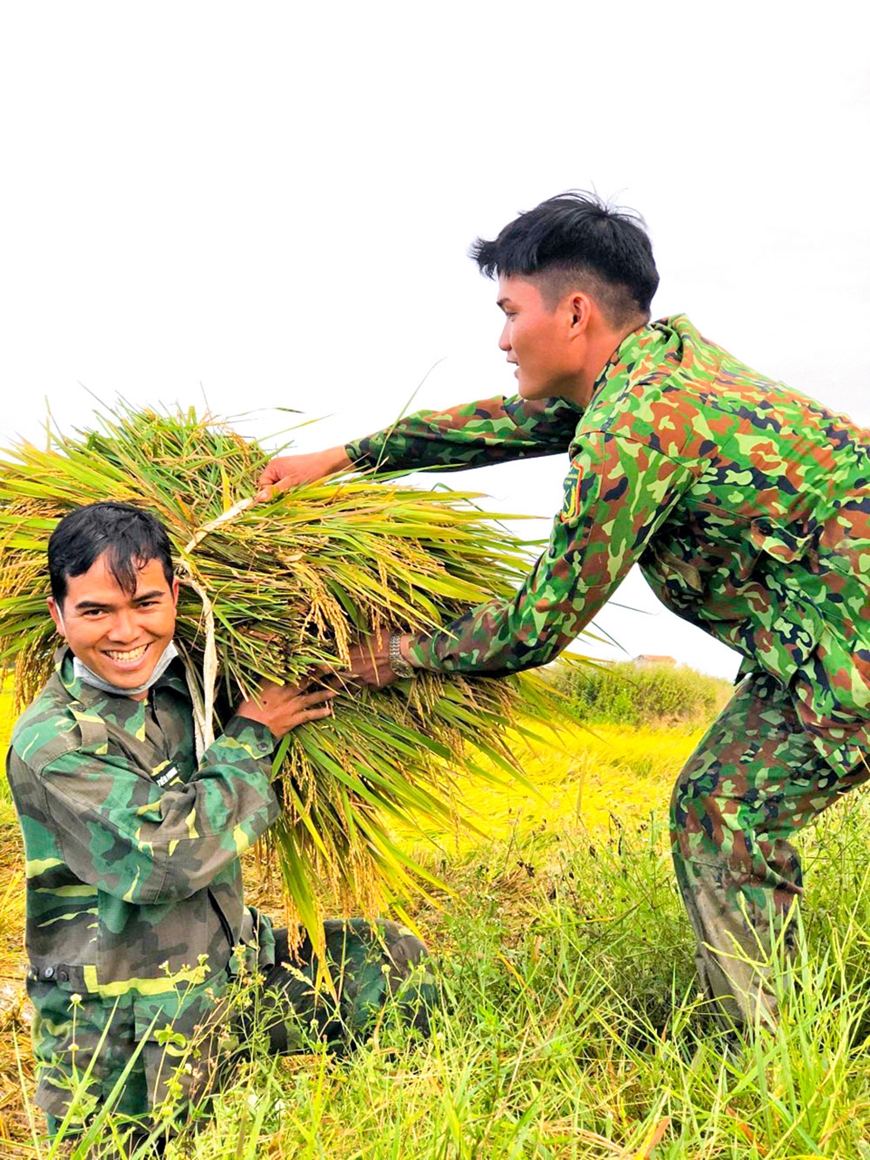 Nhân rộng điển hình tiên tiến, chống chủ nghĩa cá nhân