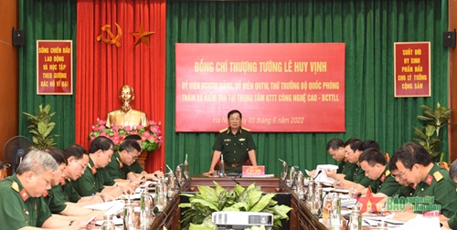 Thượng tướng Lê Huy Vịnh thăm và kiểm tra Trung tâm Kỹ thuật thông tin công nghệ cao
