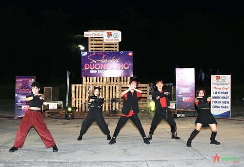Liên hoan các nhóm nhảy tại “Sân chơi đường phố - Binh Duong new city”