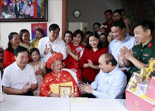 Chủ tịch nước Nguyễn Xuân Phúc thăm, tặng quà Hội Người cao tuổi Hải Dương