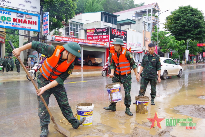 Sơn La: Gần 100 cán bộ, chiến sĩ giúp dân khắc phục hậu quả thiên tai