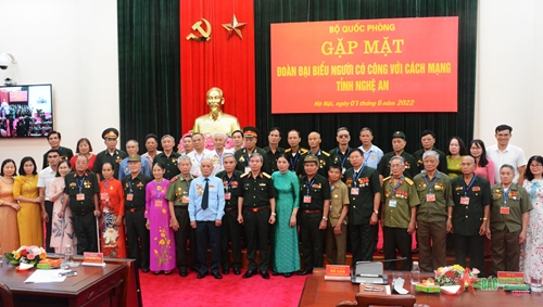 Bộ Quốc phòng gặp mặt đoàn đại biểu người có công tỉnh Nghệ An