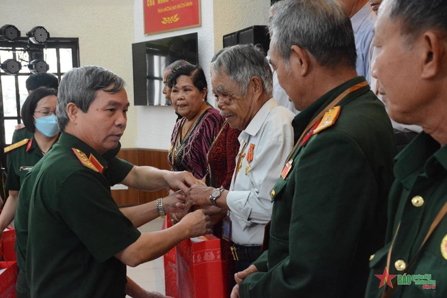 Bộ Quốc phòng gặp mặt người có công tỉnh Đắk Nông
