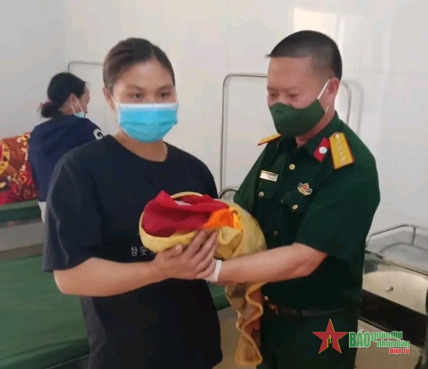 Cảm ơn bộ đội nhiều lắm!