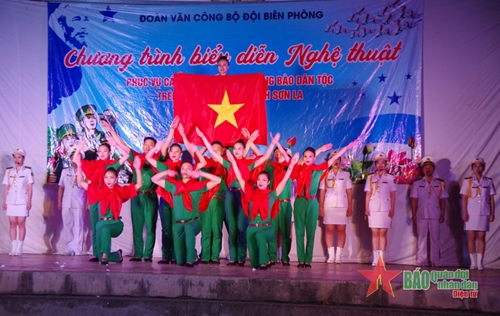 Đoàn Văn công Bộ đội Biên phòng lưu diễn phục vụ cán bộ, chiến sĩ và nhân dân biên giới tỉnh Sơn La