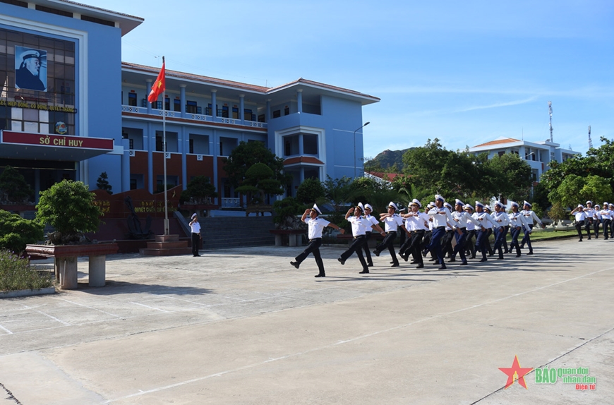 Bộ tư lệnh Vùng 4 Hải quân kiểm tra đơn vị vững mạnh toàn diện tại Lữ đoàn 162