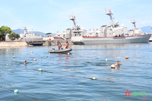Bộ tư lệnh Vùng 4 Hải quân kiểm tra đơn vị vững mạnh toàn diện tại Lữ đoàn 162

