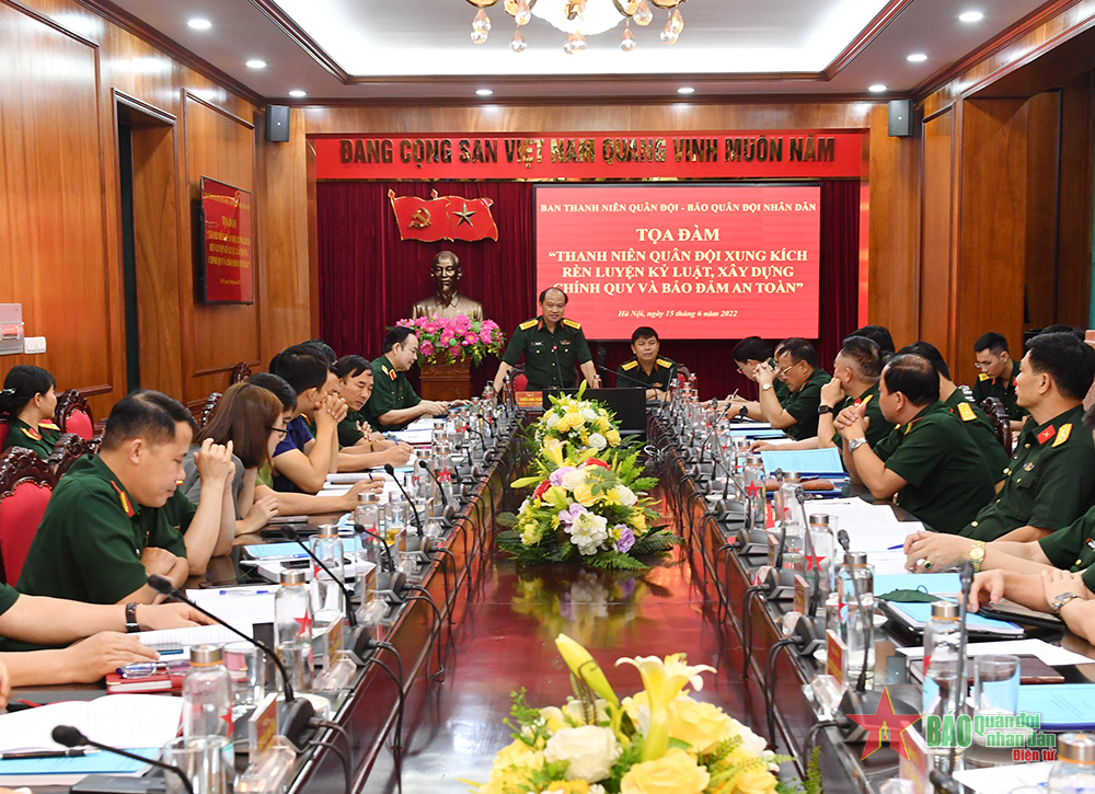 Rèn luyện kỷ luật là nhiệm vụ quan trọng hàng đầu của thanh niên quân đội