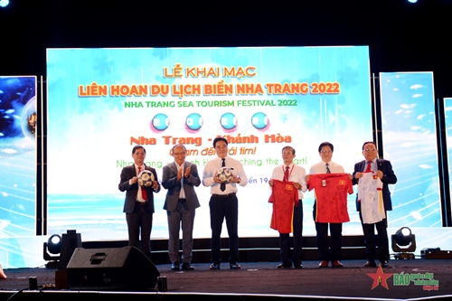 HLV Park Hang-seo dự Liên hoan du lịch biển Nha Trang 2022