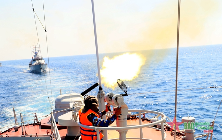 Vùng 3 Hải quân: Thực hành các bài bắn đạn thật trên biển