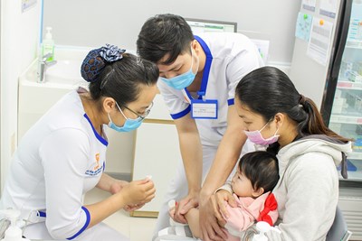 VNVCは、子供と大人のためのワクチンの不足がないことを保証します