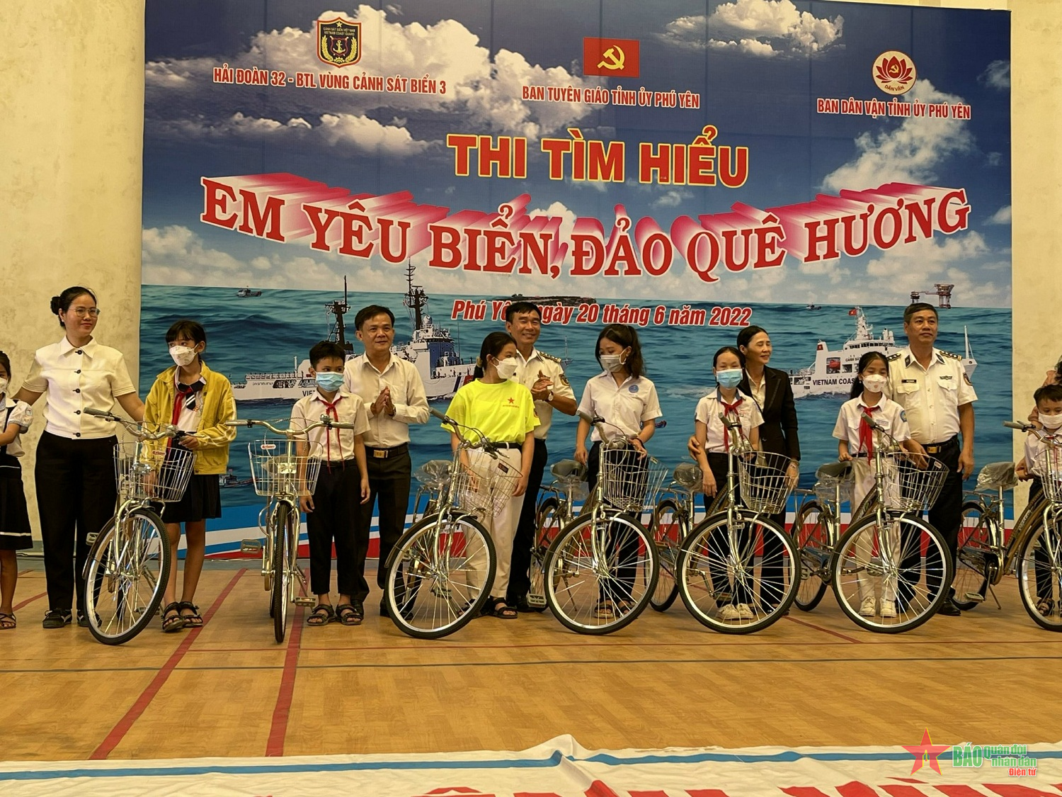 “Cảnh sát biển đồng hành với ngư dân” TP Tuy Hòa, tỉnh Phú Yên  