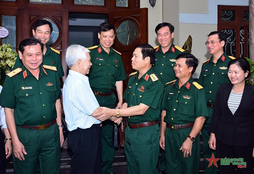 Thượng tướng Nguyễn Tân Cương thăm nguyên Chủ tịch nước Nguyễn Minh Triết