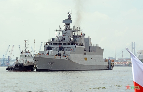Tàu Hải quân Ấn Độ thăm xã giao Việt Nam
