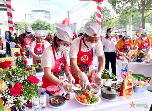 999 gia đình Việt Nam cùng Saigon Co.op xác lập kỷ lục cùng nấu mâm cơm ba miền