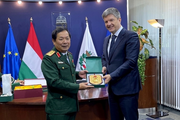 Đẩy mạnh hợp tác quốc phòng Việt Nam – Hungary