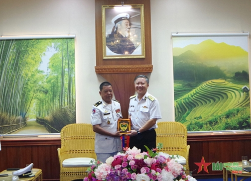 Đoàn cán bộ cấp cao Hải quân Hoàng gia Campuchia trao đổi kinh nghiệm tại Học viện Hải quân 