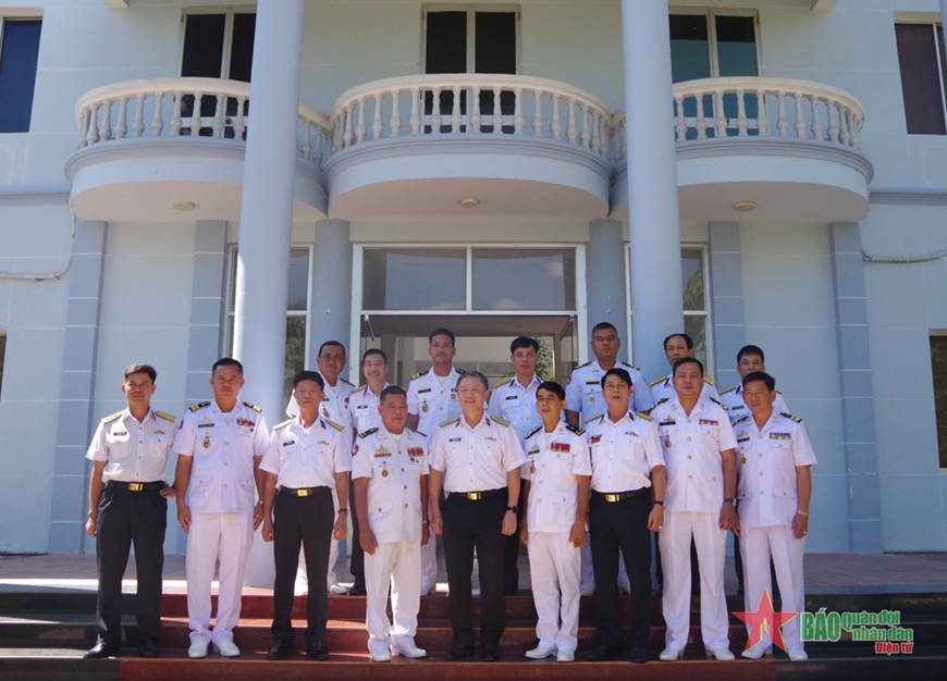 Đoàn cán bộ cấp cao Hải quân Hoàng gia Campuchia trao đổi kinh nghiệm tại Học viện Hải quân